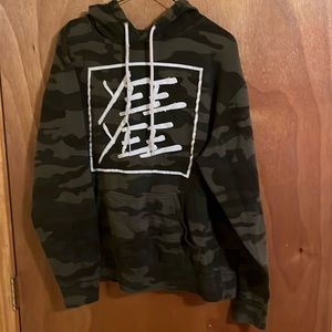 Yee Yee Sweatshirt. Size Large.